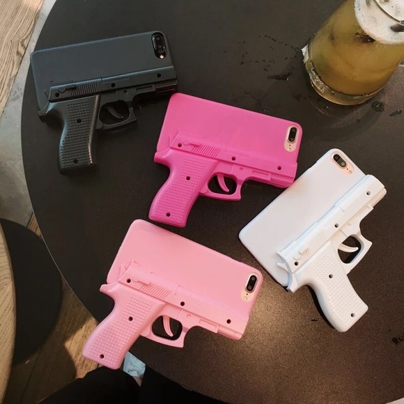 Accessories - Gun IPhone Case 😍😍😍